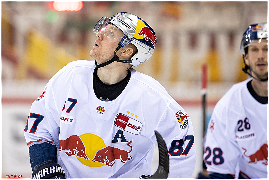 PENNY DEL Viertelfinale 4. Spiel; Duesseldorfer EG - Red Bull Muenchen; Duesseldorf, 16.04.2022